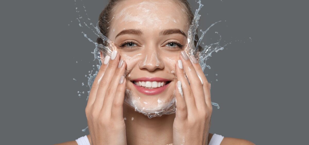 Best face wash for adult acne oily skin with salicylic acid and oil control ingredients for clear skin