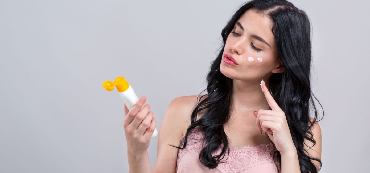 Best sunscreen for acne prone oily skin with lightweight non comedogenic formula and oil control benefits